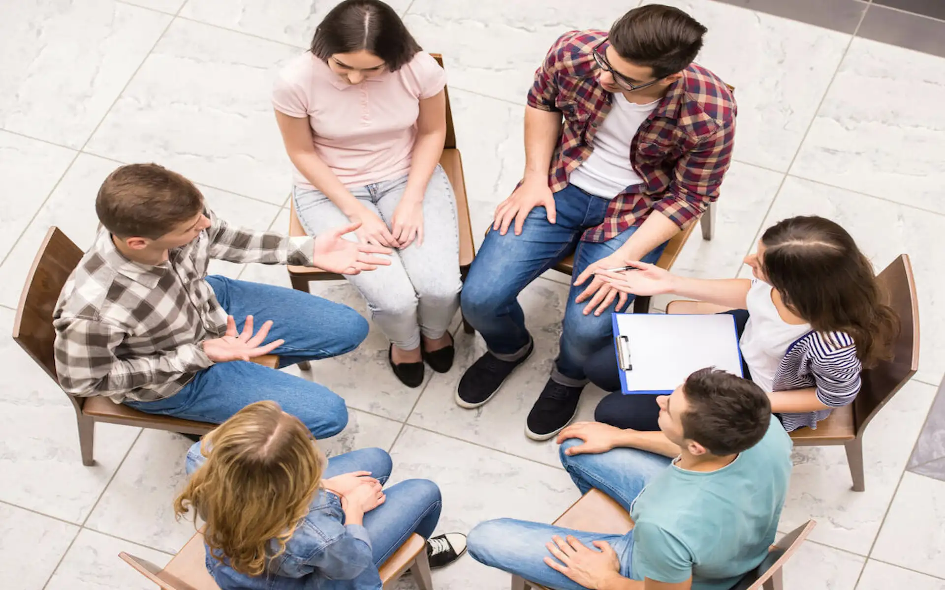 Comfortable group-therapy meeting space